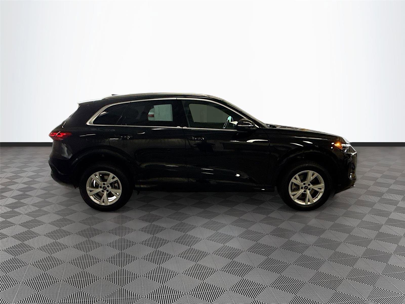 Certified 2025 Audi Q5 Premium w/ Convenience Package AWD/4WD image 8