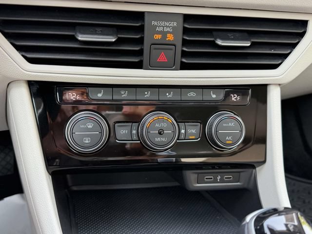 Certified 2023 Volkswagen Jetta SE w/ Panoramic Sunroof Package FWD image 31