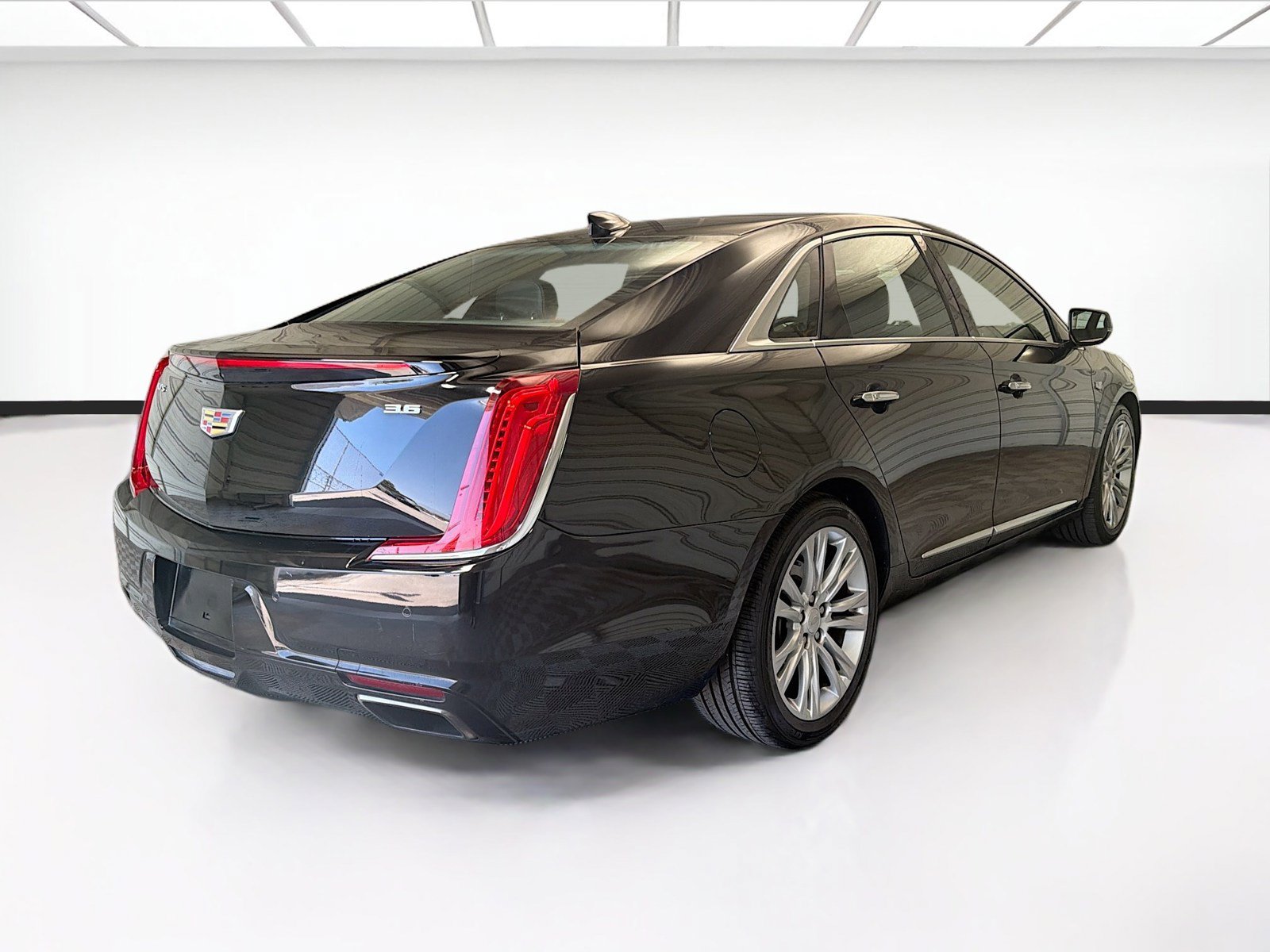 Used 2018 Cadillac XTS Luxury FWD image 4