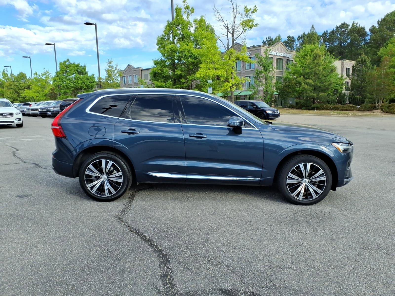 Used 2023 Volvo XC60 B5 Plus image 2