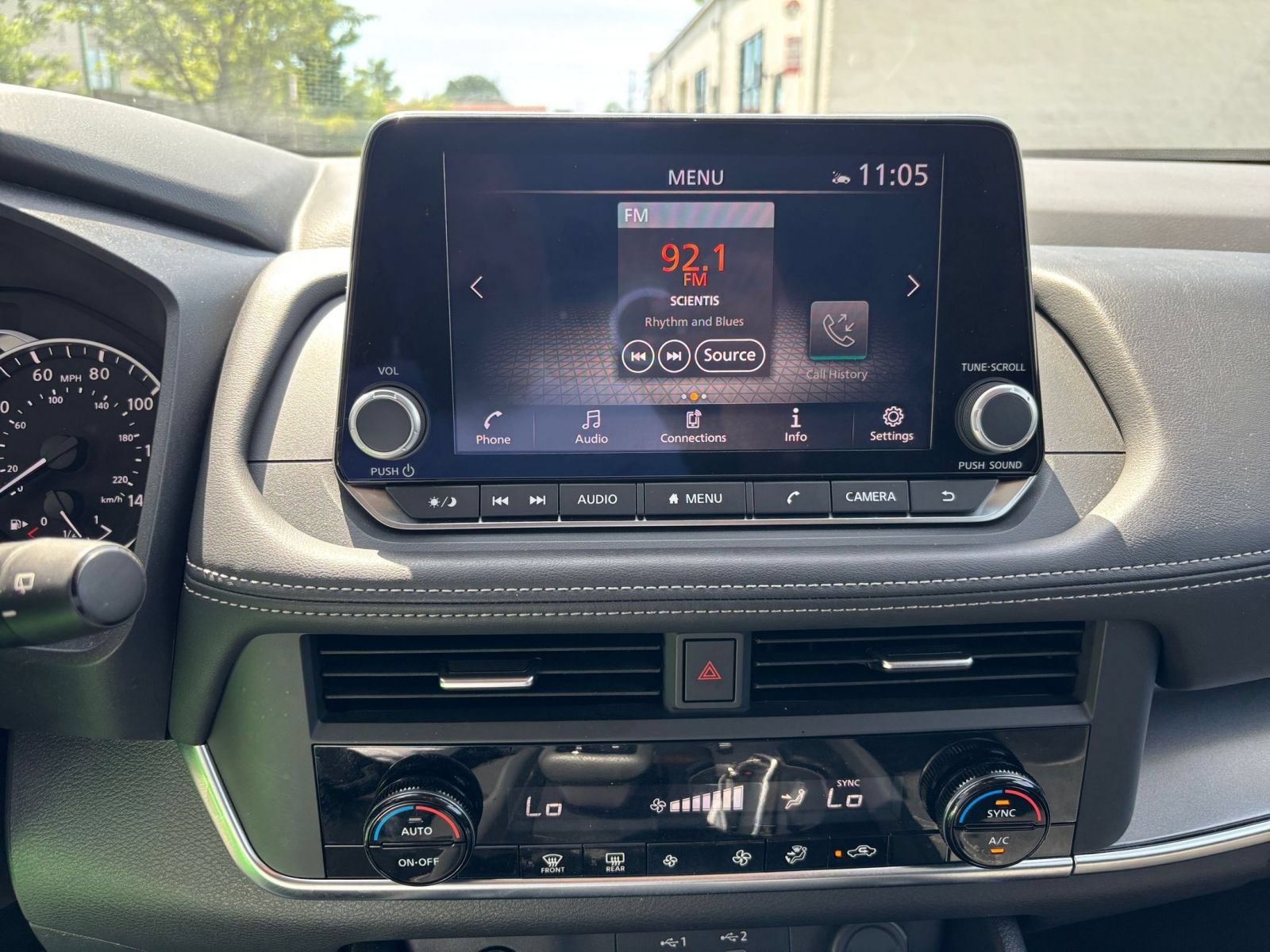 Used 2025 Nissan Rogue SV AWD/4WD image 17