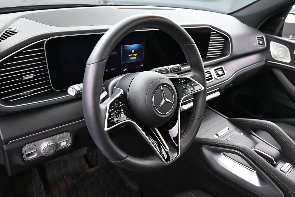 Used 2025 Mercedes-Benz GLS 450 4MATIC image 18