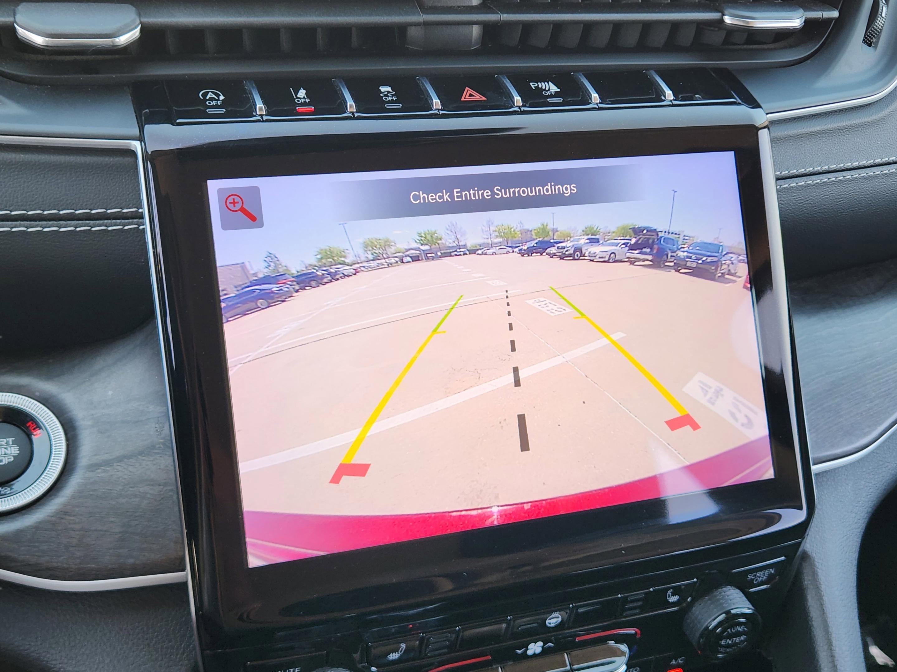 Used 2023 Jeep Grand Cherokee Limited w/ Black Appearance Package image 10