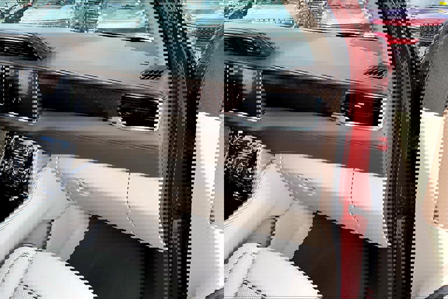 Used 2022 GMC Yukon Denali w/ Denali Premium Package image 19