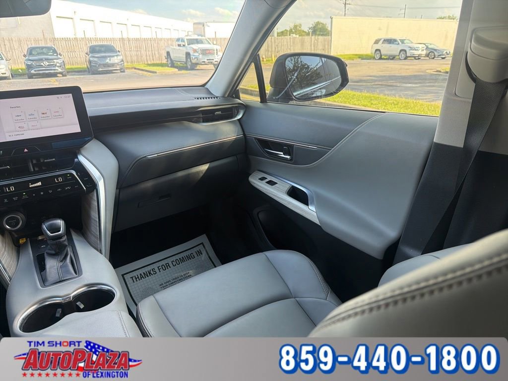 Used 2024 Toyota Venza XLE AWD/4WD image 25