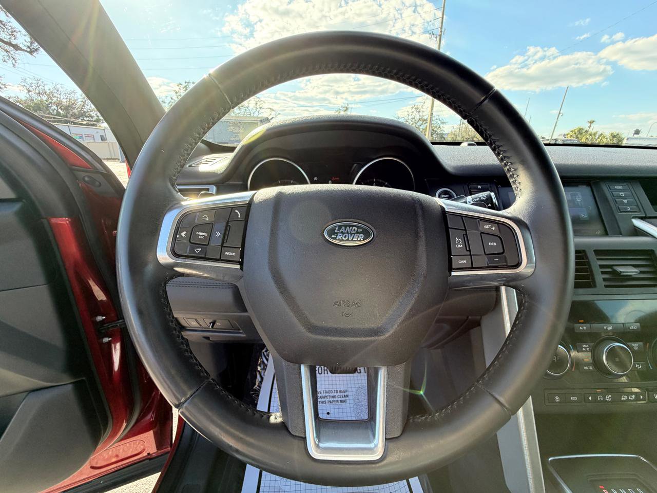 Used 2018 Land Rover Discovery Sport SE image 18