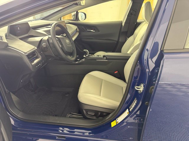 Used 2025 Toyota Prius XLE AWD/4WD image 13