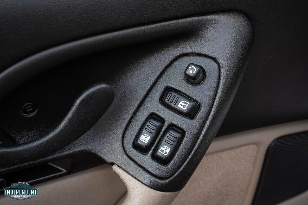 Used 2000 Chevrolet Camaro LT image 17