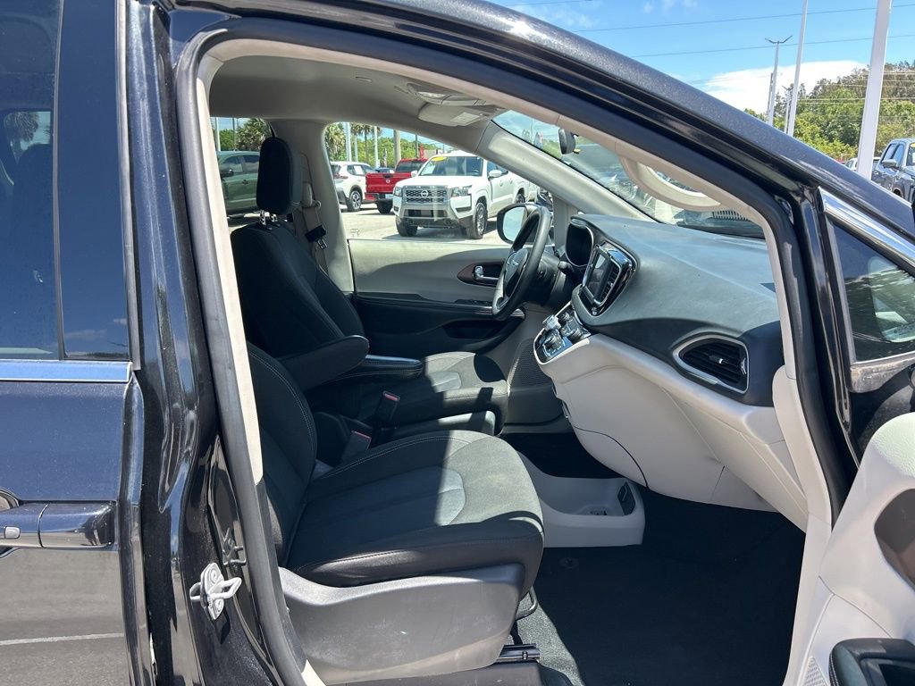 Used 2022 Chrysler Voyager LX FWD image 37
