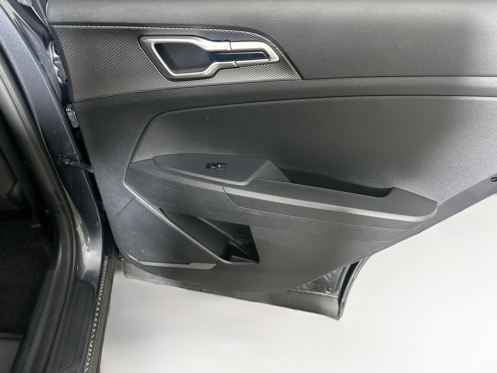 Used 2025 Kia Sportage LX image 28