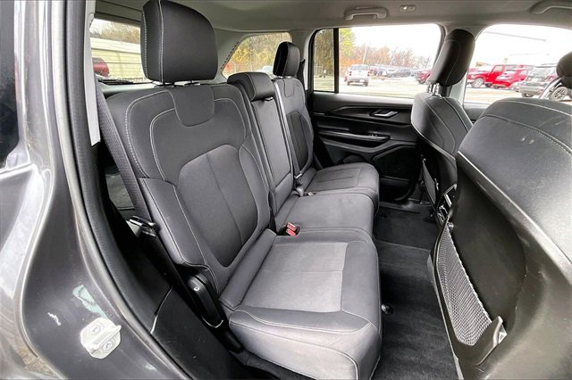 Used 2024 Jeep Grand Cherokee Laredo image 20