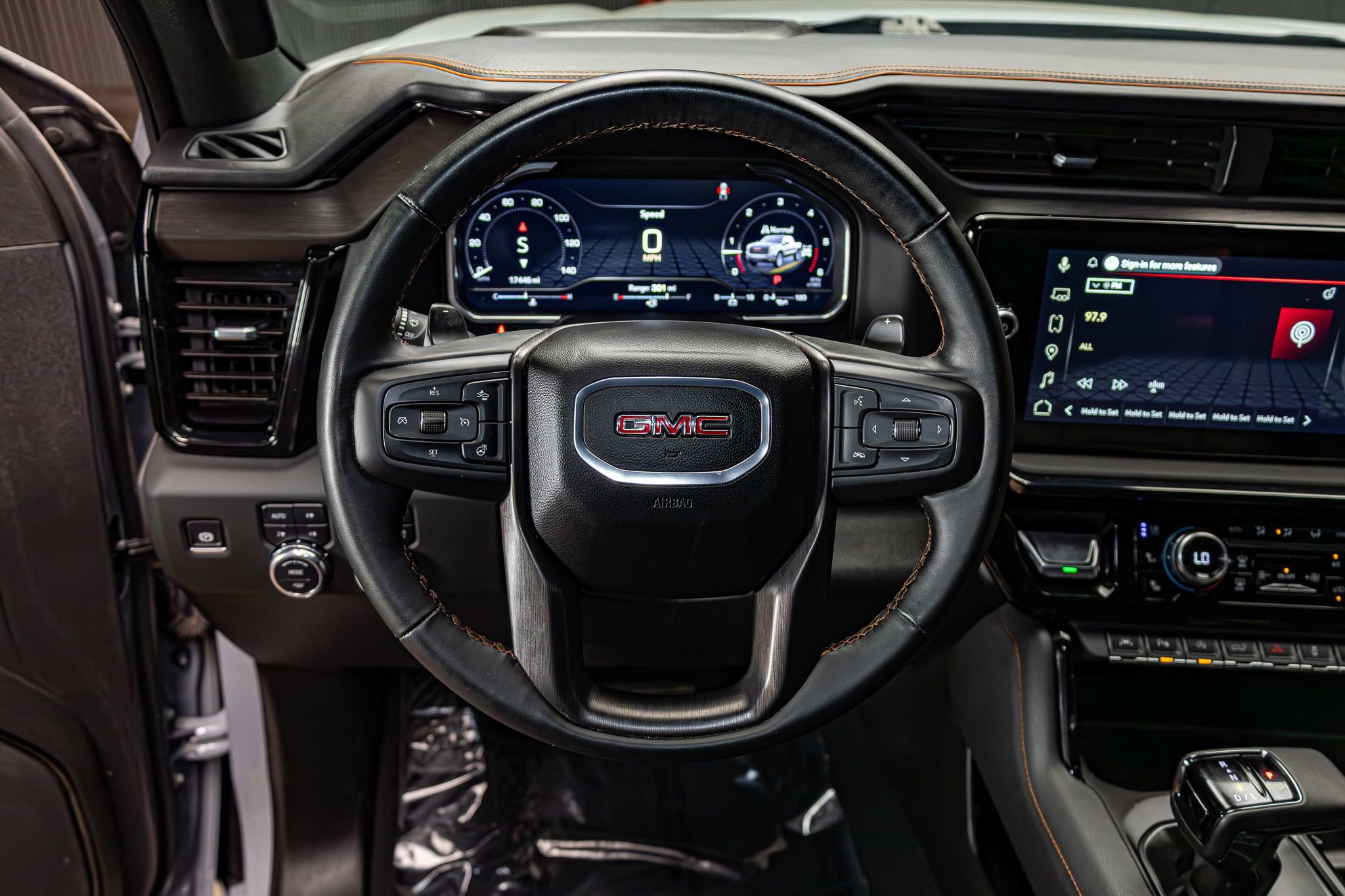 Used 2025 GMC Sierra 1500 AT4 w/ AT4 Premium Package AWD/4WD image 15
