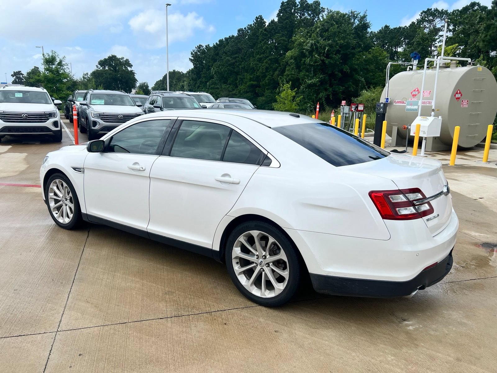 Used 2013 Ford Taurus Limited FWD image 4