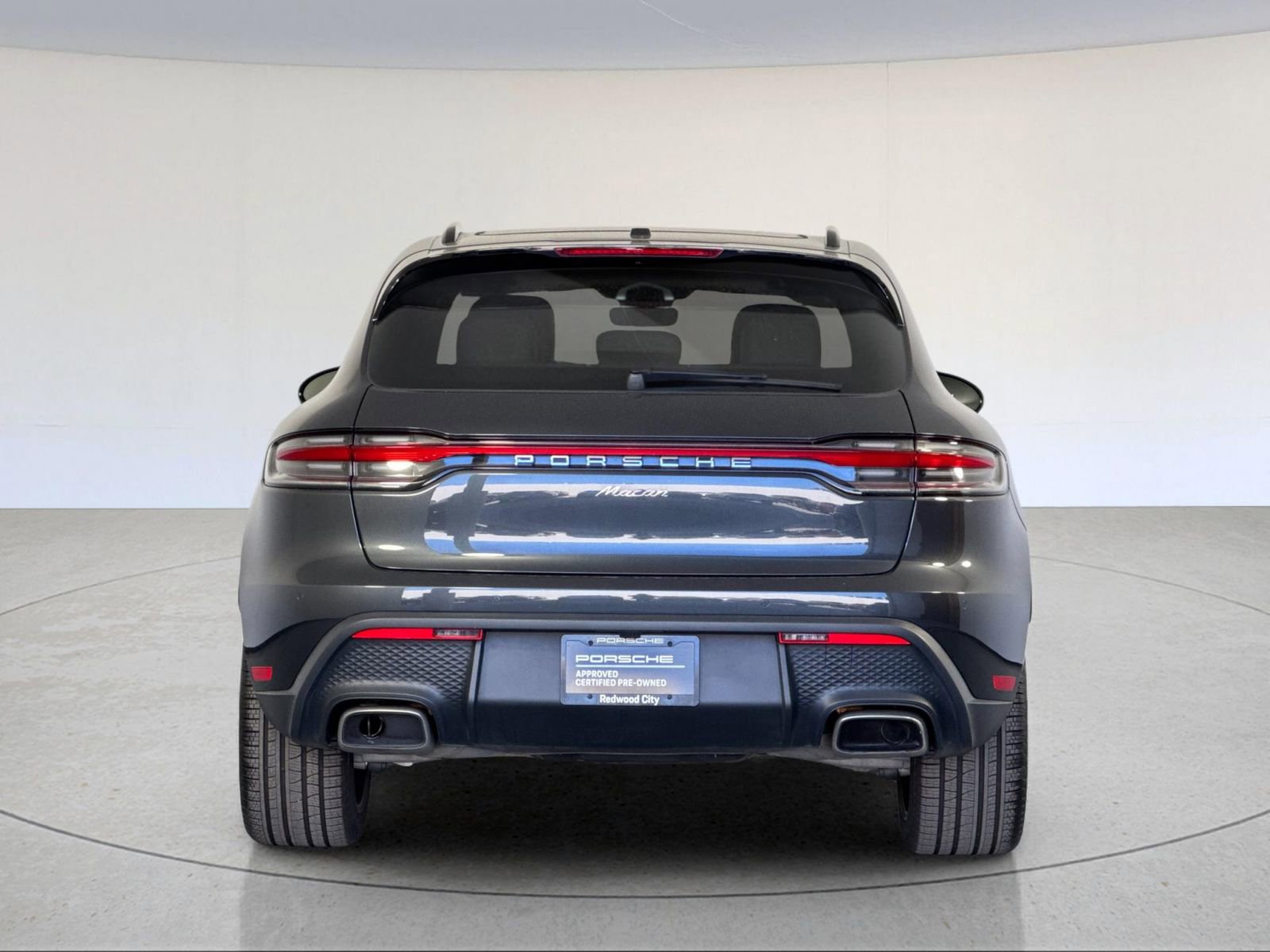 Certified 2025 Porsche Macan image 7