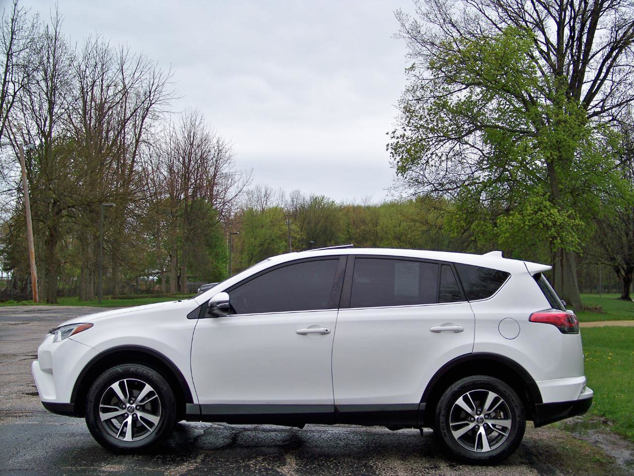 Used 2018 Toyota RAV4 XLE image 10