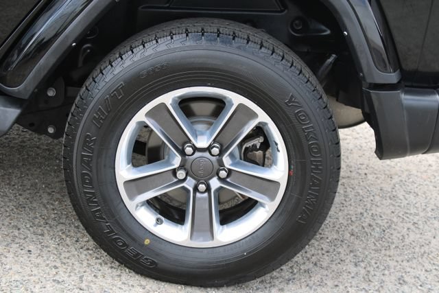 Used 2022 Jeep Wrangler Unlimited Sahara AWD/4WD image 6