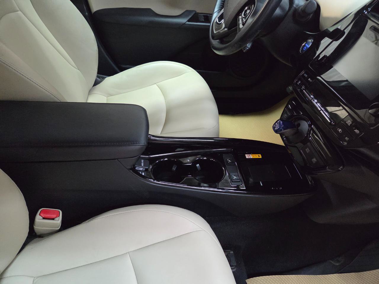 Used 2019 Toyota Prius XLE w/ Advanced Technology Package image 23