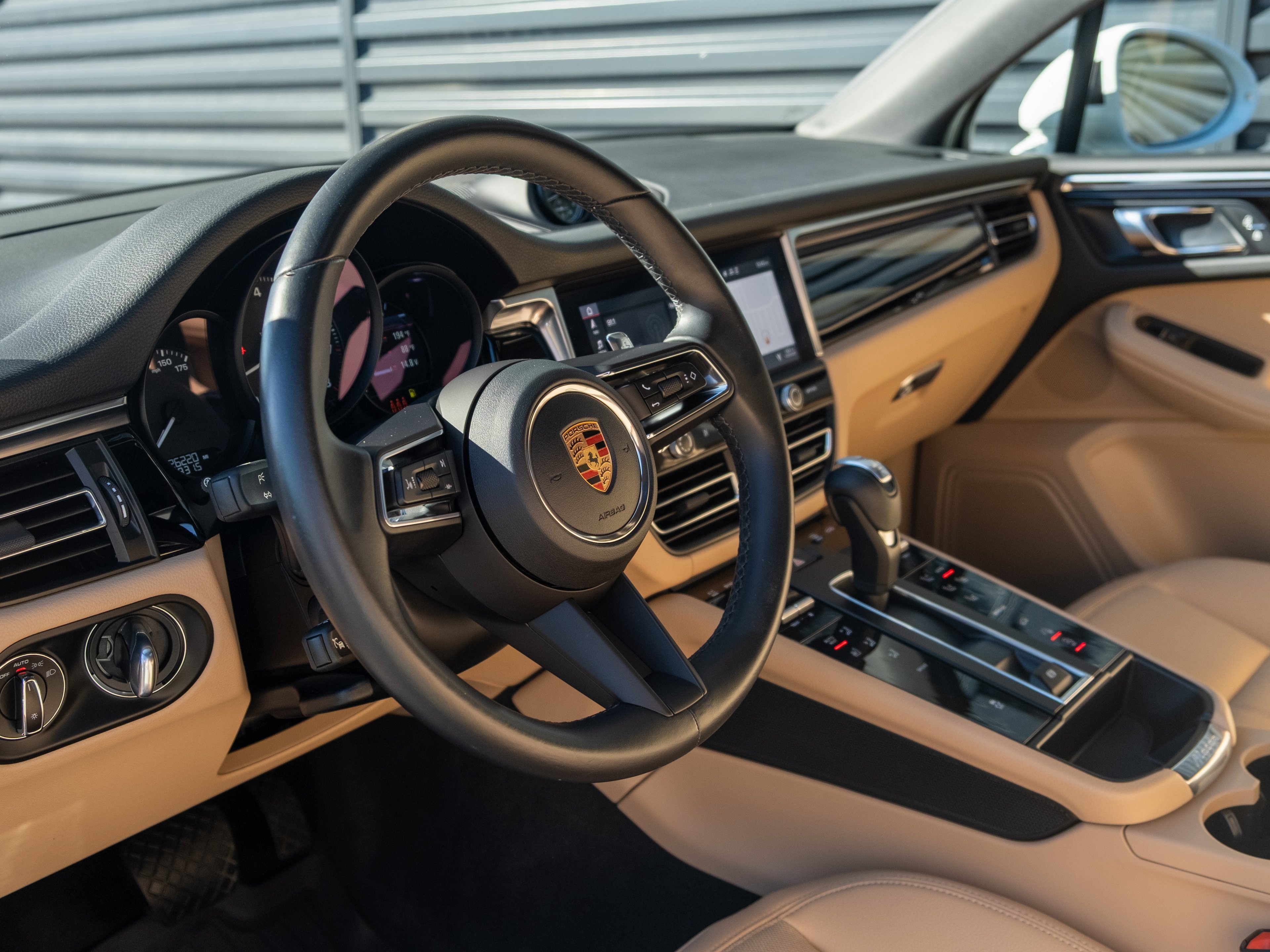 Certified 2023 Porsche Macan image 4