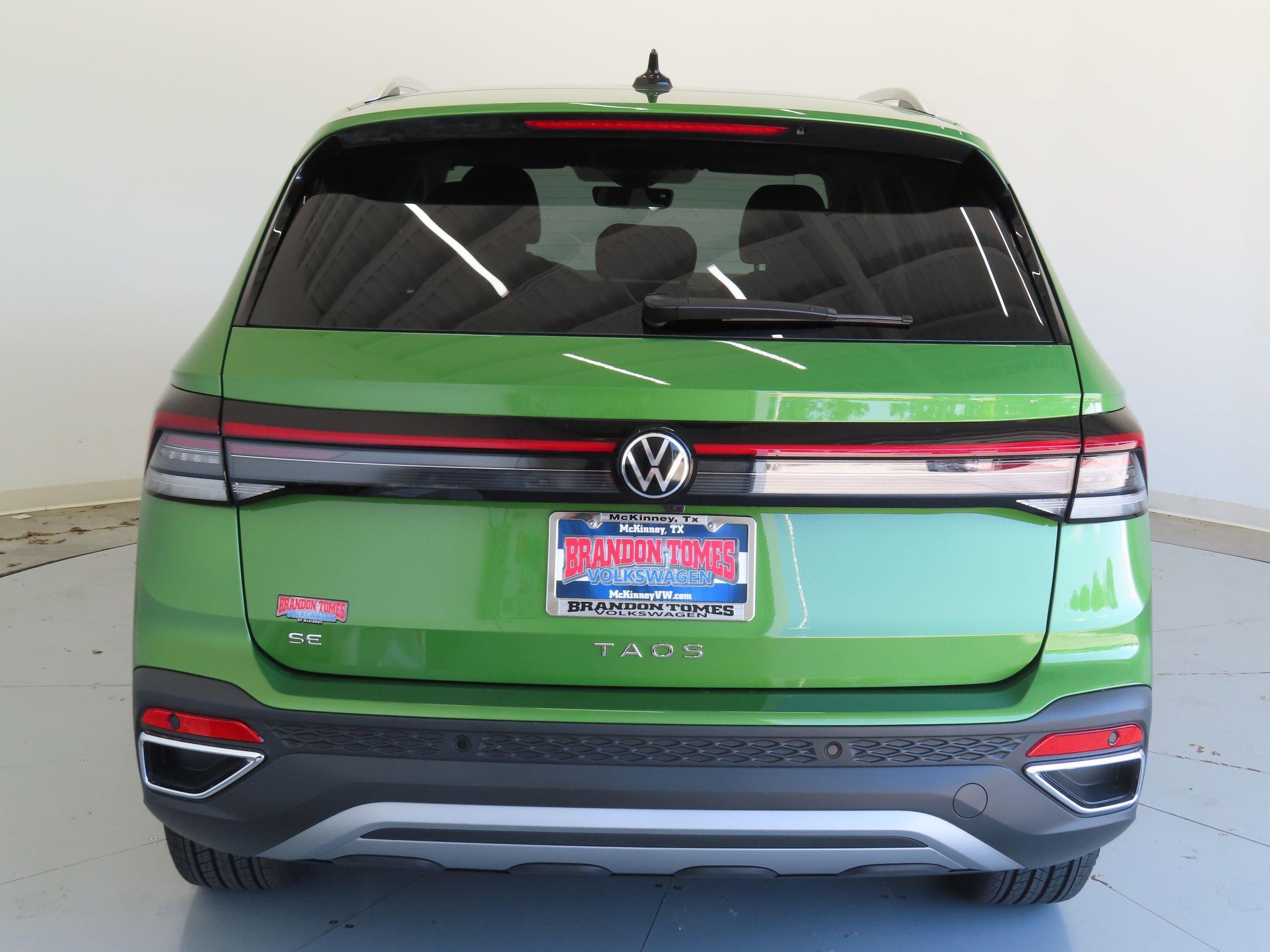 New 2025 Volkswagen Taos SE image 5