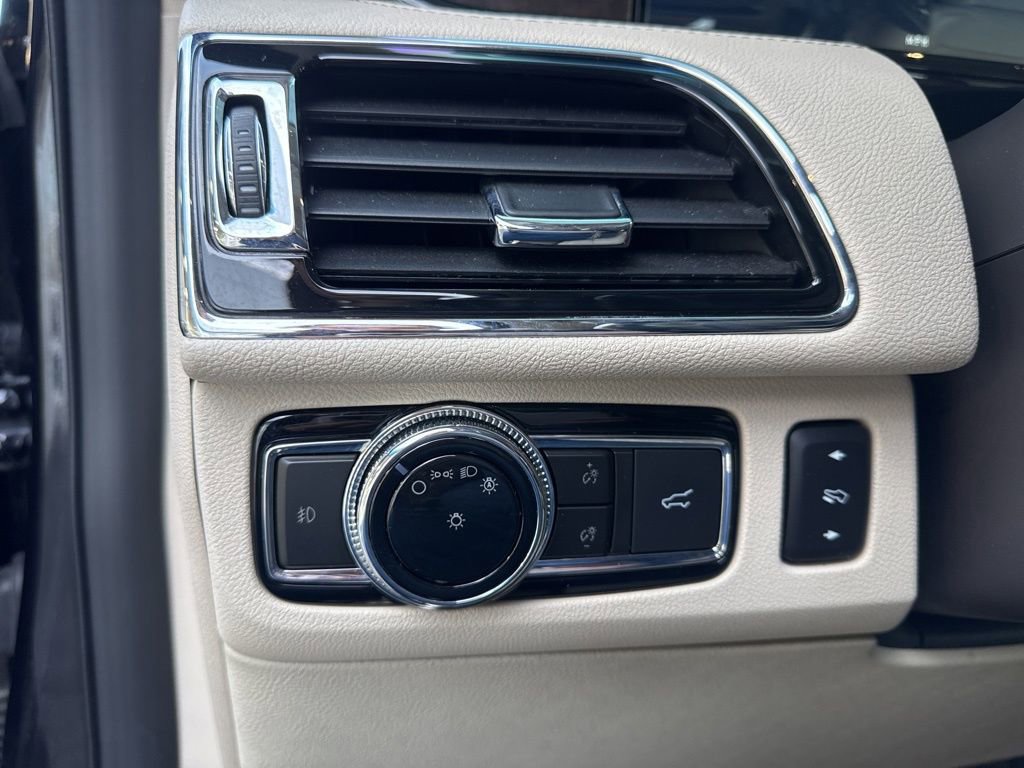 Used 2020 Lincoln Navigator Reserve w/ Luxury Package image 22