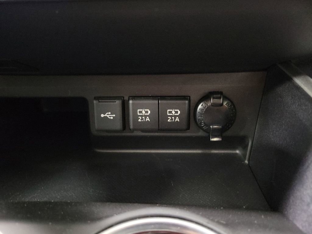 Used 2021 Toyota Highlander XLE image 18