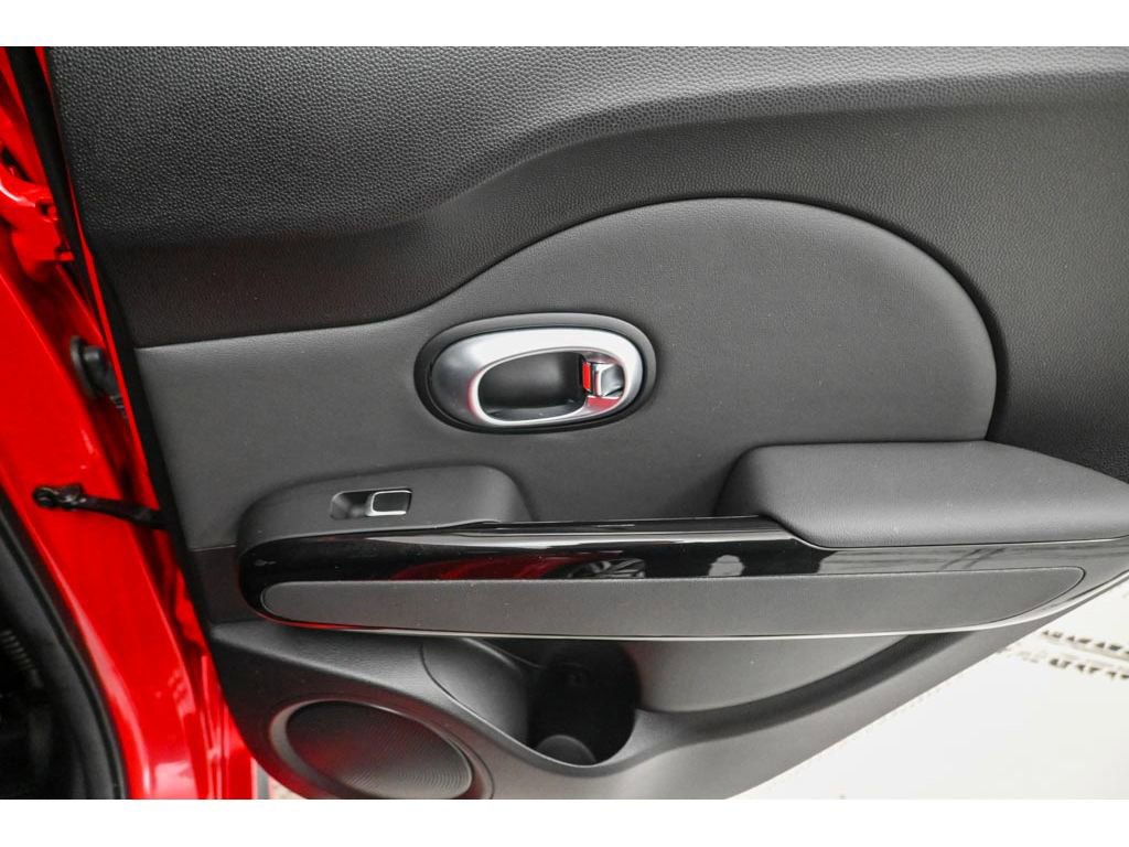 Used 2019 Kia Soul + image 18