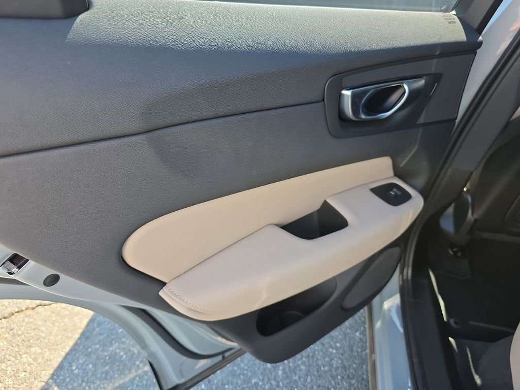 Certified 2026 Volvo XC60 B5 Plus w/ Protection Package Premier AWD/4WD image 17