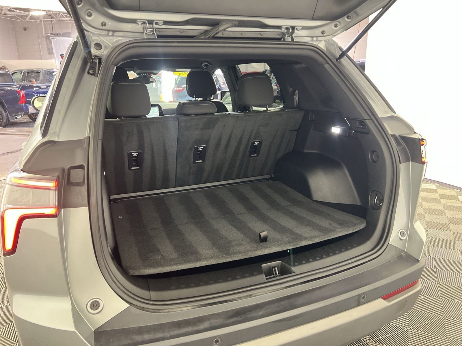 Used 2025 Chevrolet Equinox LT FWD image 26