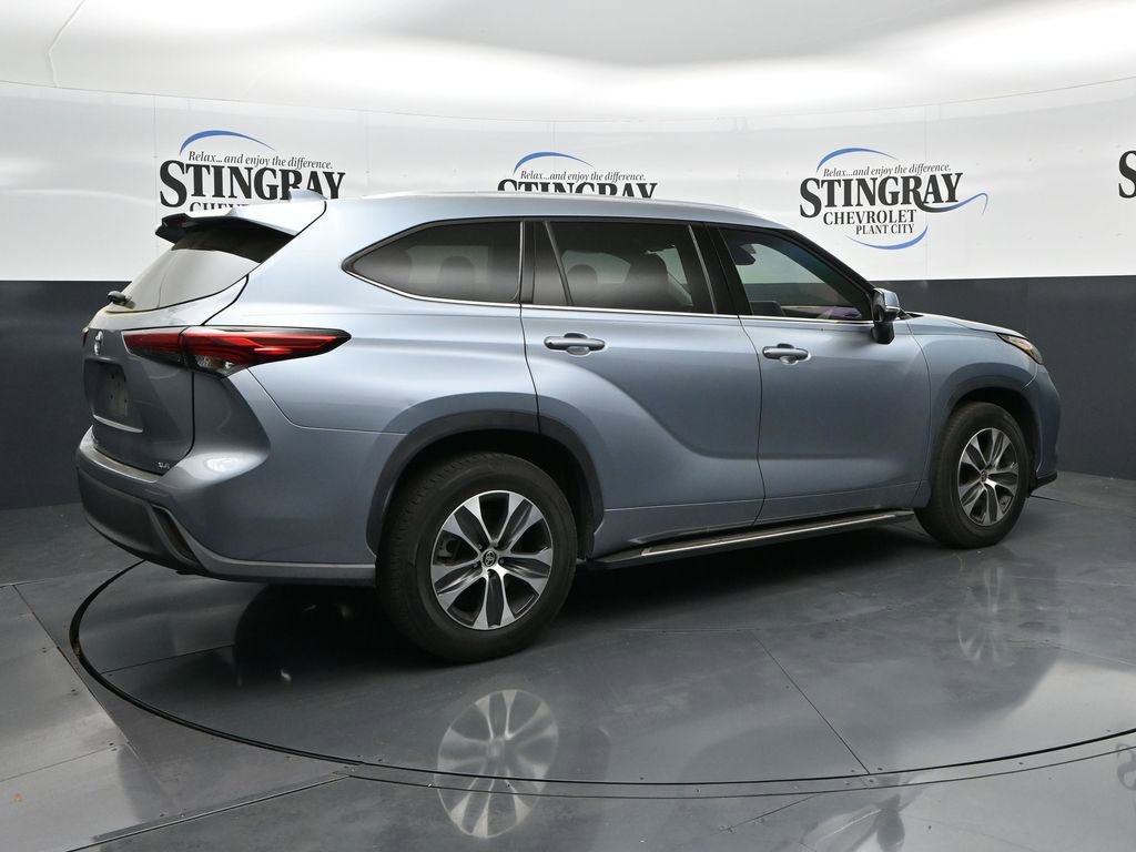 Used 2021 Toyota Highlander XLE image 7