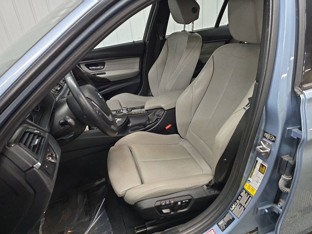 Used 2013 BMW 335i xDrive Sedan AWD/4WD image 29