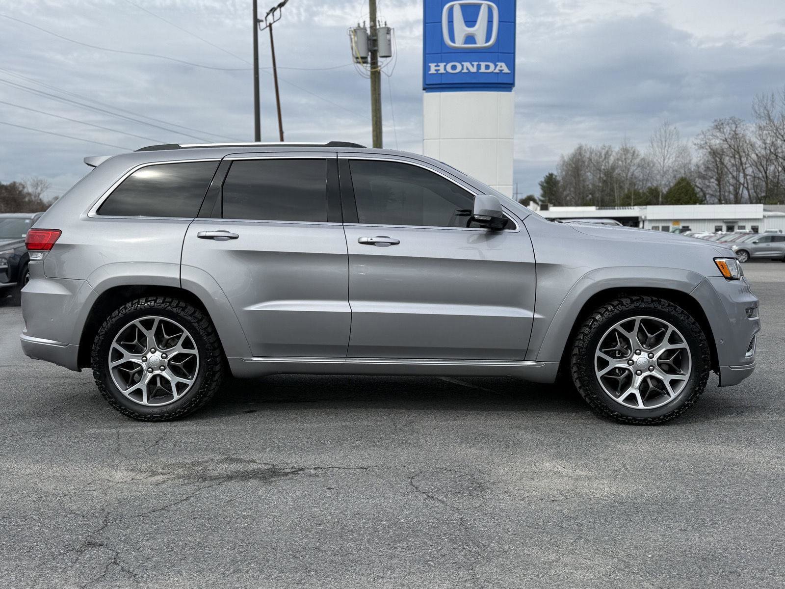 Used 2021 Jeep Grand Cherokee Summit AWD/4WD image 4