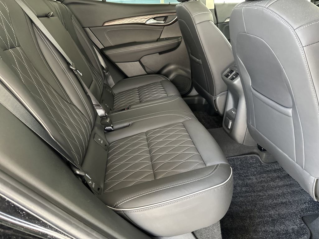 Used 2023 Buick Envision Avenir image 36