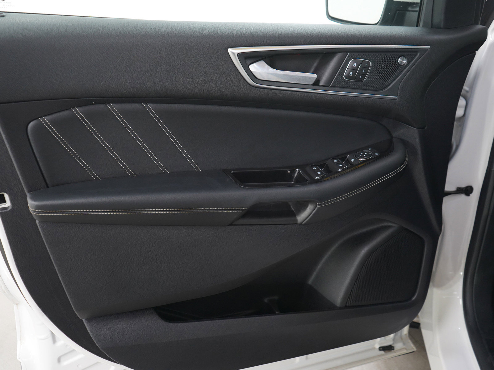 Used 2019 Ford Edge ST w/ Cold Weather Package AWD/4WD image 21