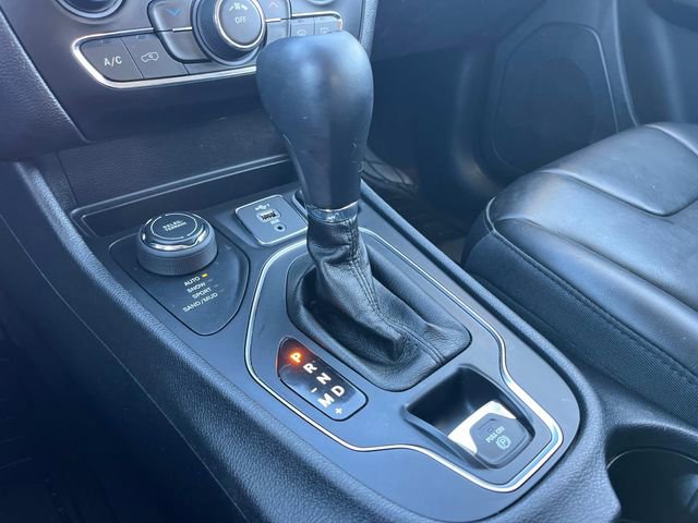 Used 2020 Jeep Cherokee Latitude Plus image 32