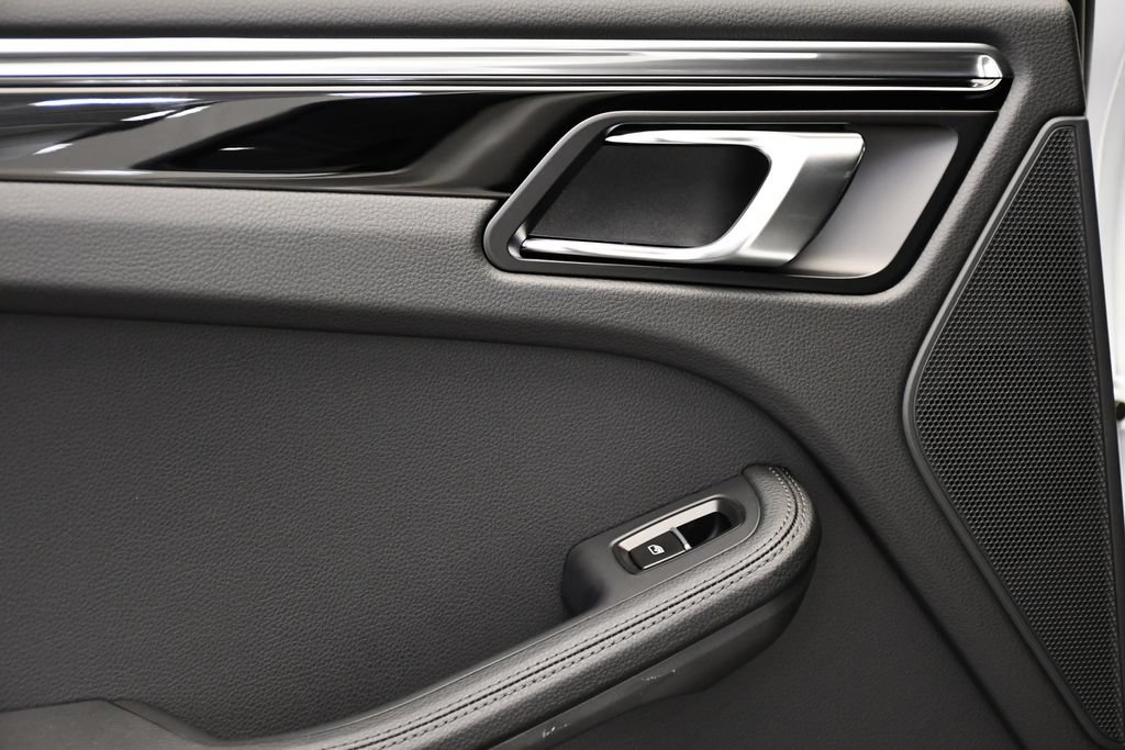 Certified 2026 Porsche Macan AWD/4WD image 43