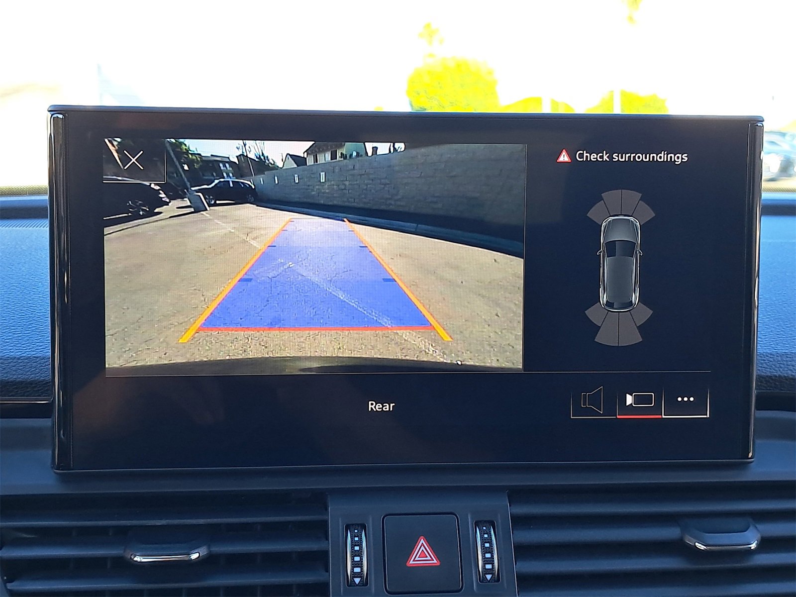 Used 2022 Audi Q5 e Premium w/ Convenience Package image 26