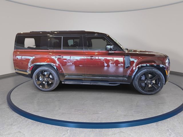 New 2025 Land Rover Defender 130 X-Dynamic SE image 4