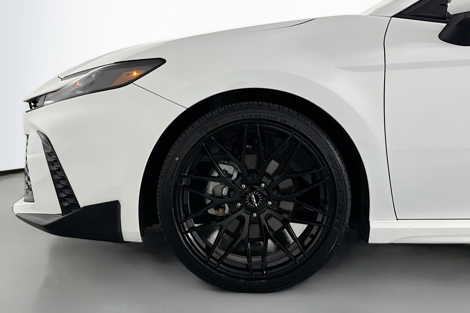 Used 2025 Toyota Camry SE w/ Convenience Package image 9