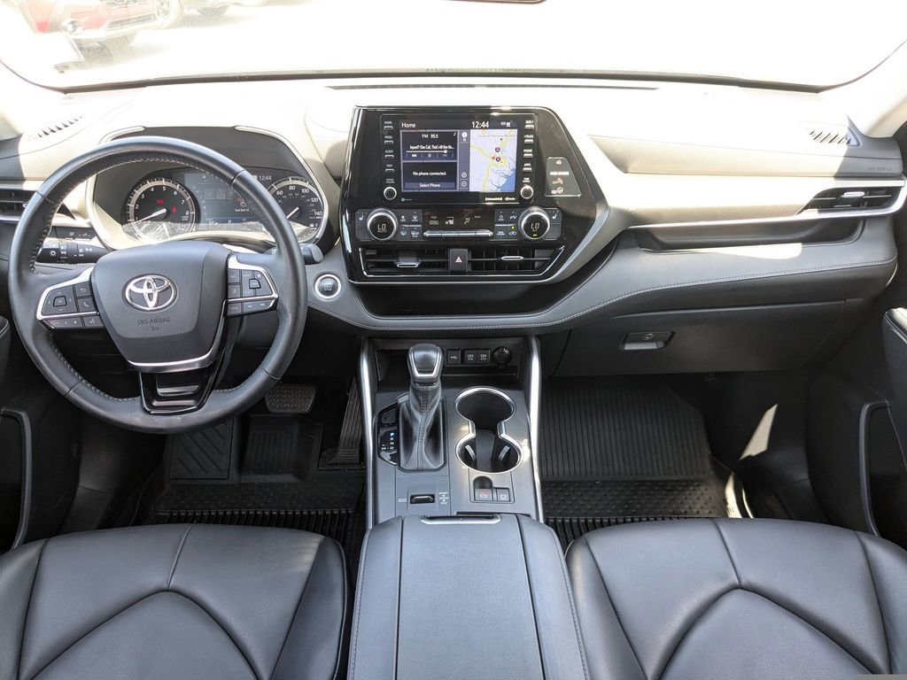 Used 2021 Toyota Highlander XLE FWD image 15