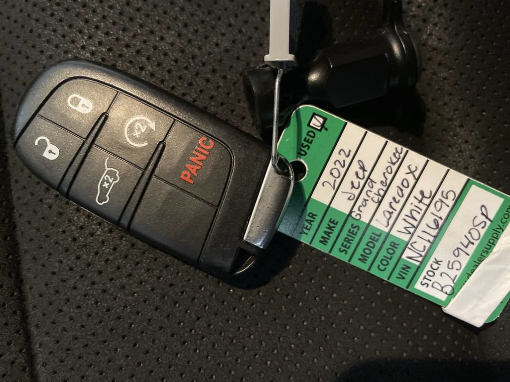 Used 2022 Jeep Grand Cherokee Laredo X AWD/4WD image 29
