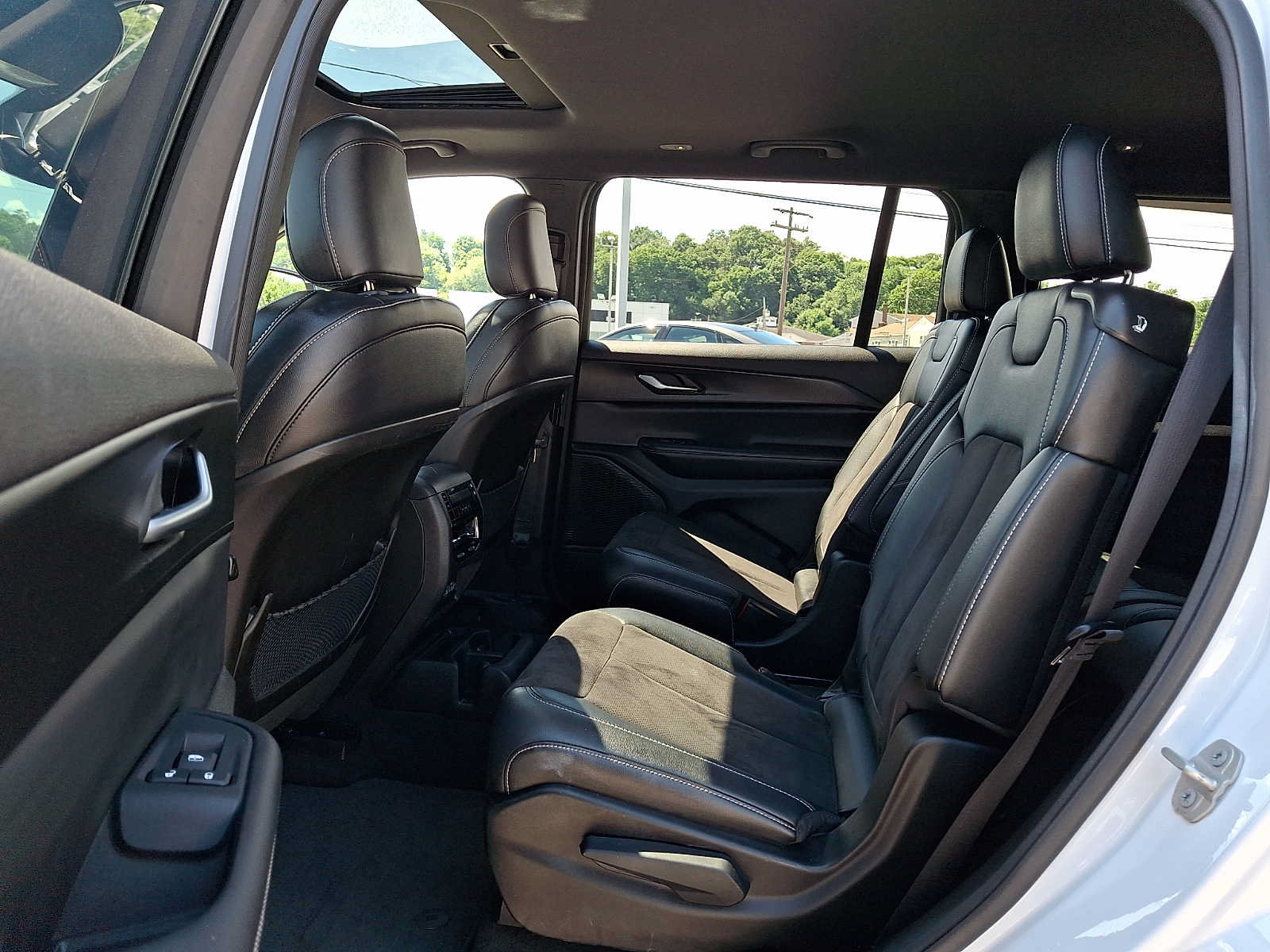 Certified 2023 Jeep Grand Cherokee L Laredo AWD/4WD image 12