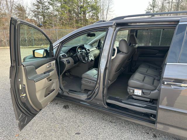 Used 2013 Honda Odyssey Touring Elite image 32