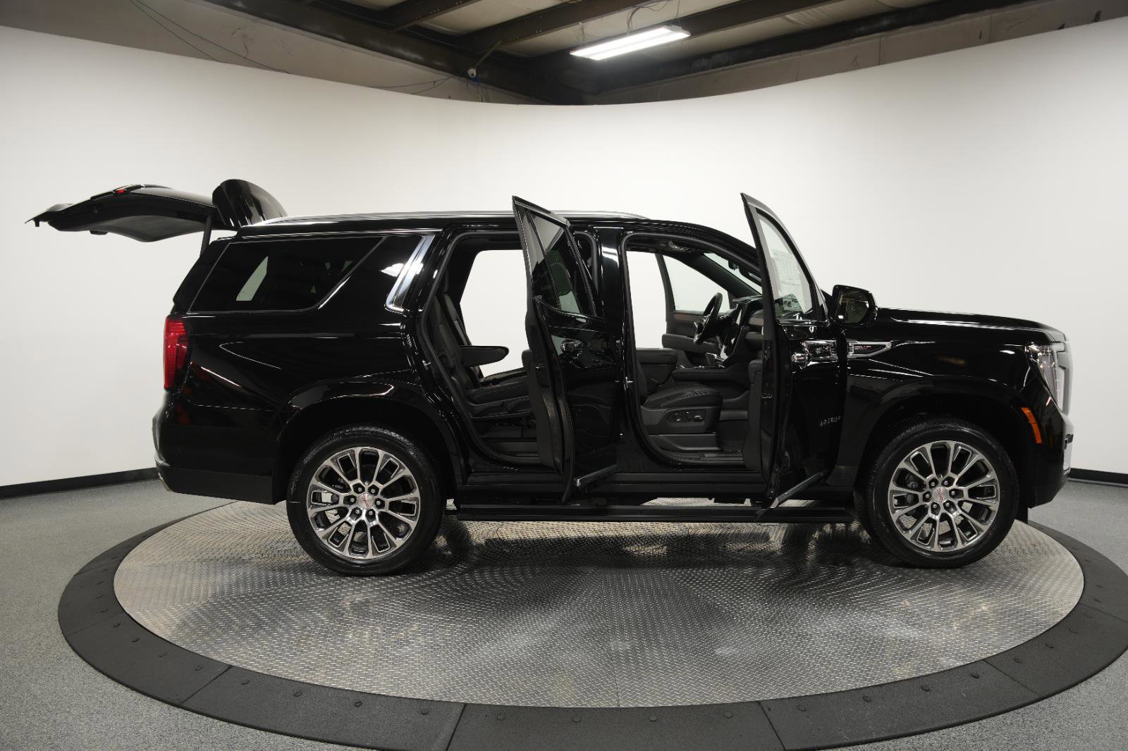 New 2026 GMC Yukon Denali w/ Denali Reserve Package image 13