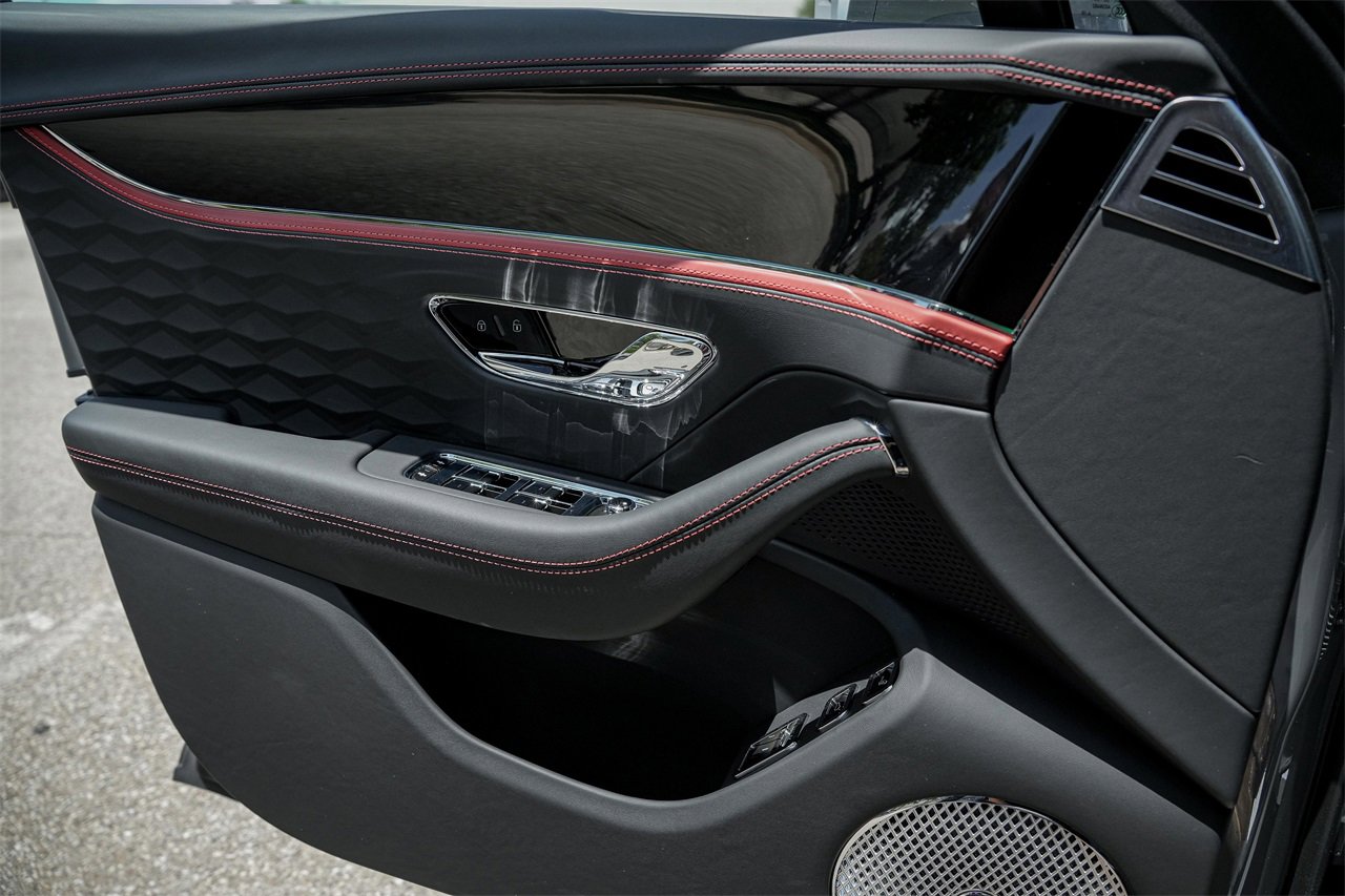 New 2025 Bentley Flying Spur Plug-In Hybrid image 32