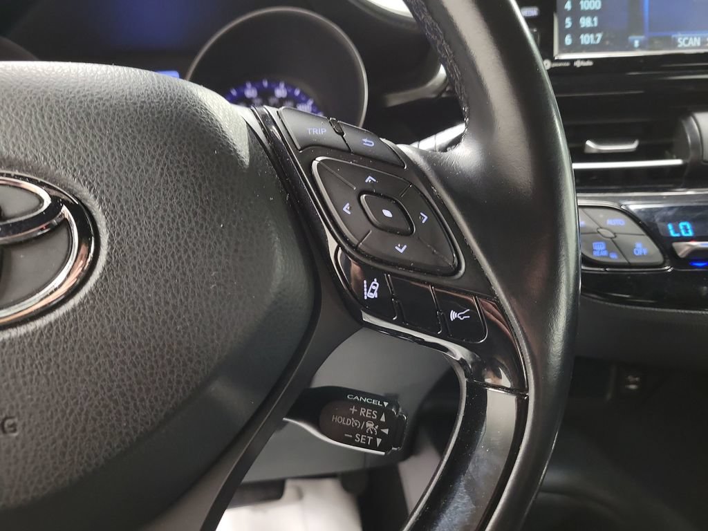 Used 2018 Toyota C-HR XLE FWD image 25
