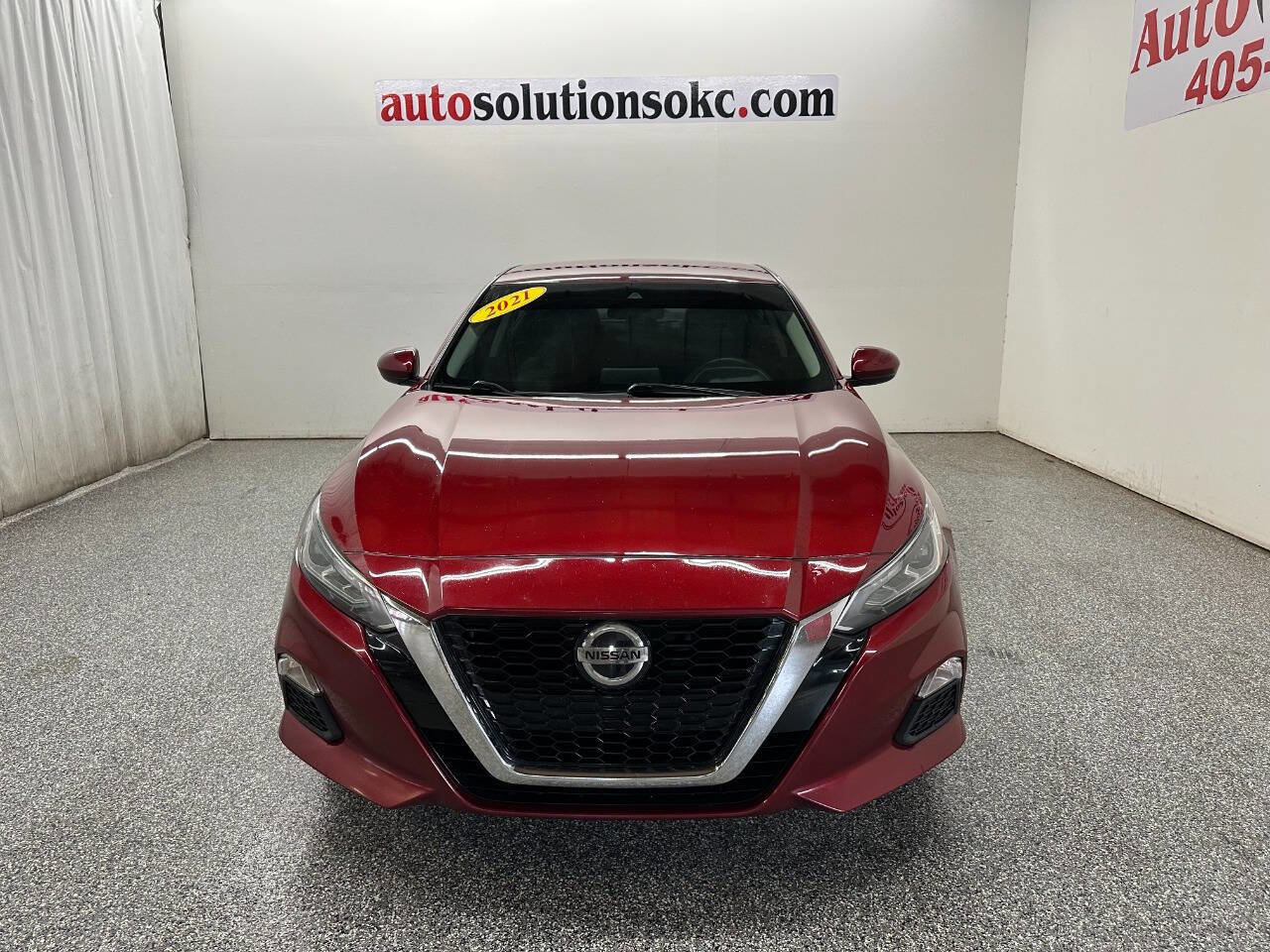 Used 2021 Nissan Altima 2.5 SV image 2