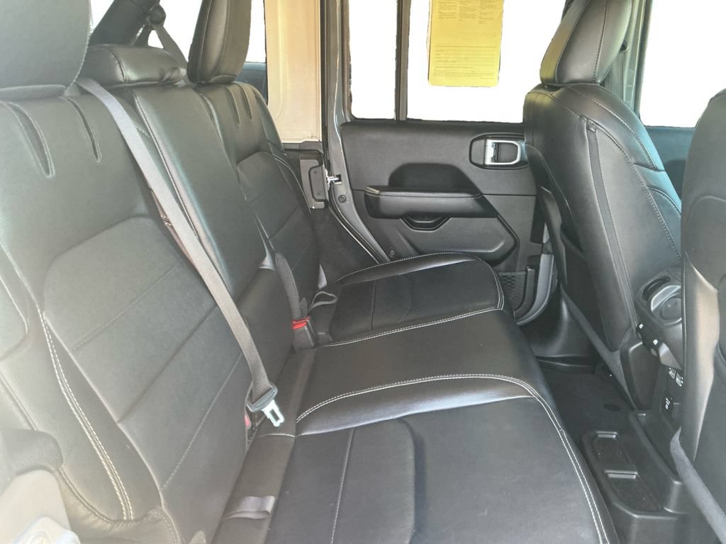Used 2022 Jeep Wrangler Unlimited Sahara w/ Cold Weather Group AWD/4WD image 19