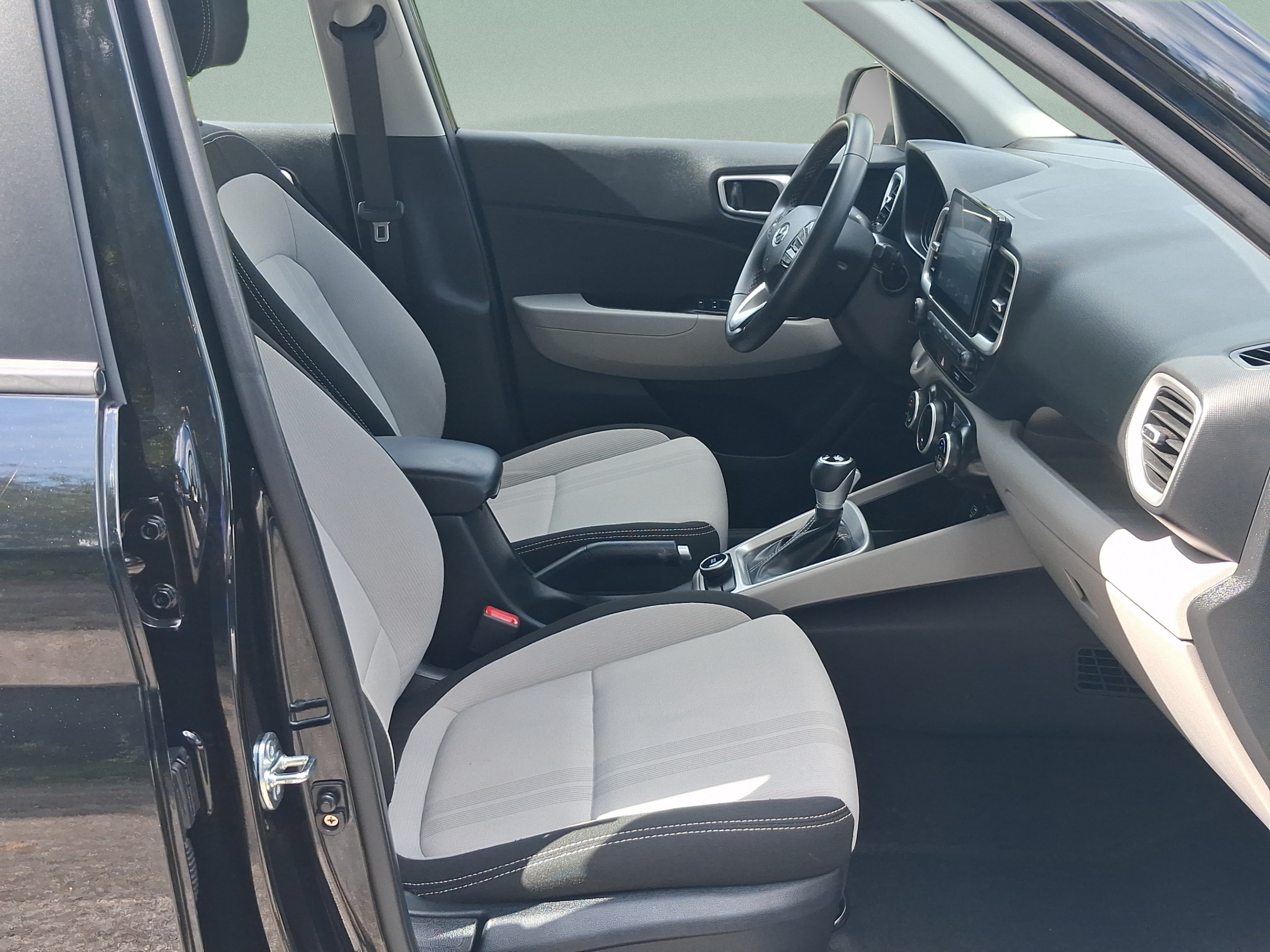 Used 2025 Hyundai Venue SEL FWD image 26