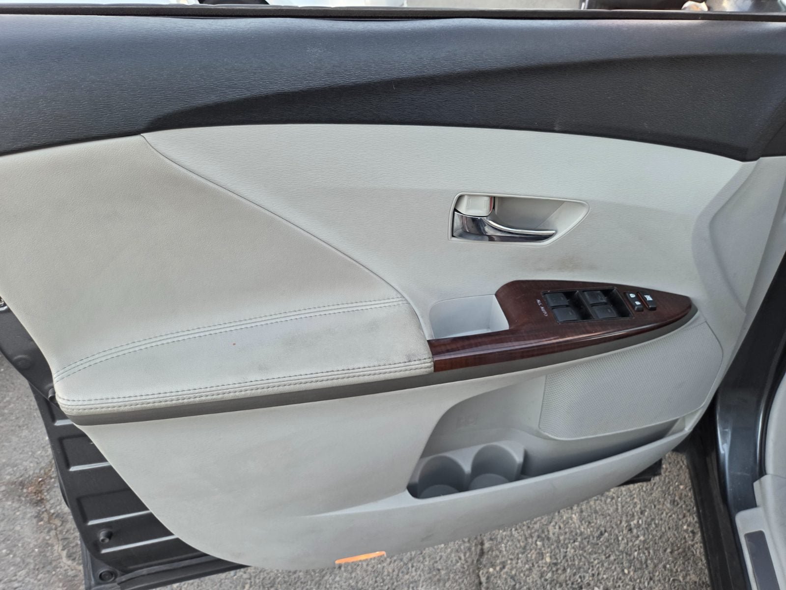 Used 2012 Toyota Venza XLE FWD image 7