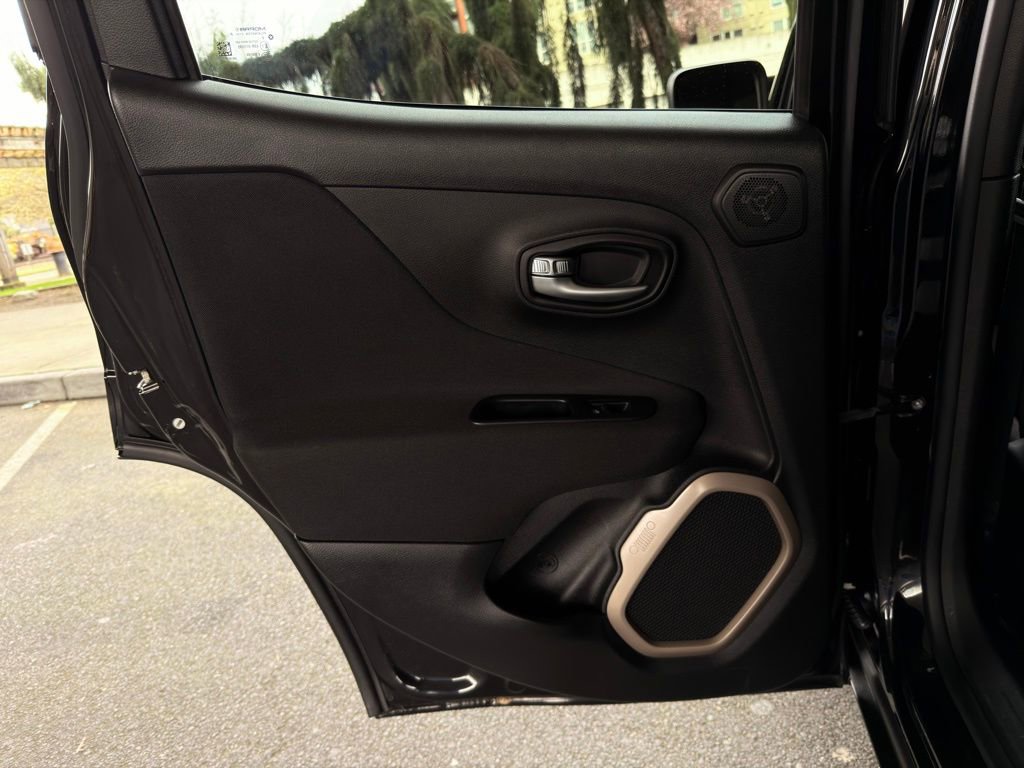 Used 2015 Jeep Renegade Latitude w/ Popular Equipment Group FWD image 24